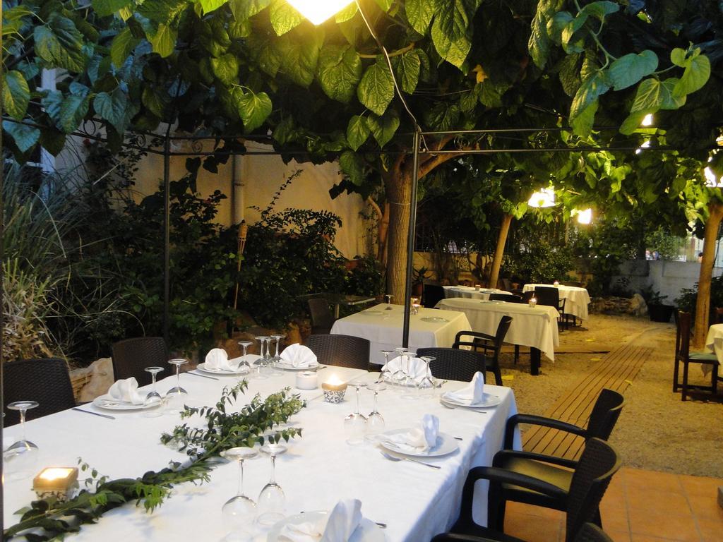 Hotel Restaurant Llansola Sant Carlos de la Ràpita Exterior foto